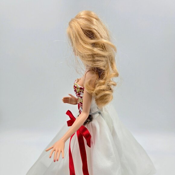 2010 Holiday Barbie Doll Collector Edition Red & White Dress Christmas R4545 Mat - Picture 8 of 16